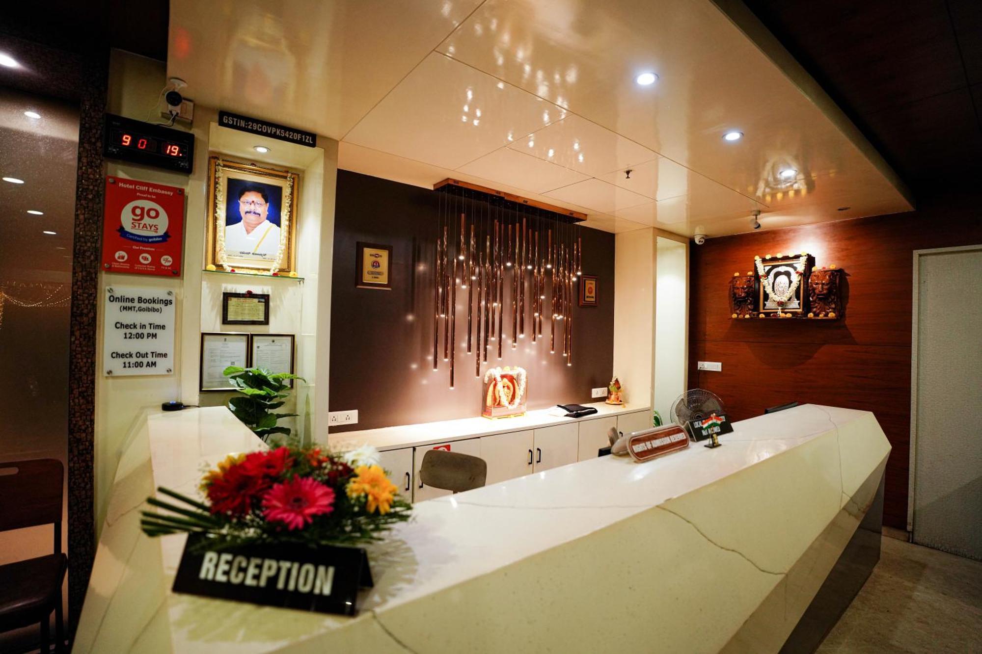 Cliff Embassy Banquet And Suites ชิโมกา ภายนอก รูปภาพ
