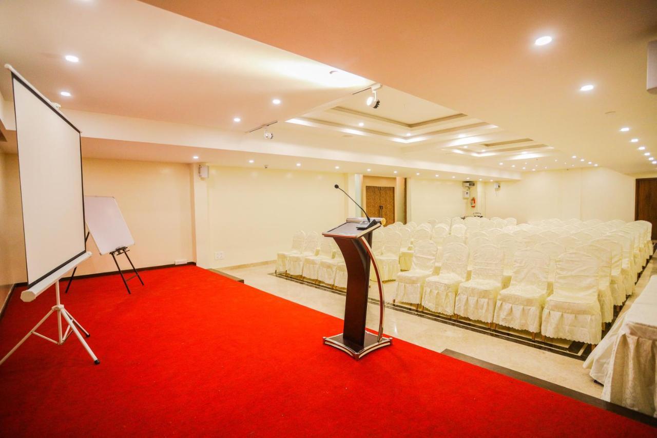 Cliff Embassy Banquet And Suites ชิโมกา ภายนอก รูปภาพ