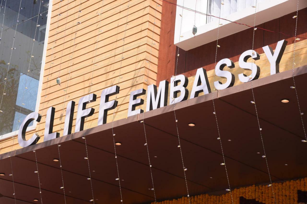 Cliff Embassy Banquet And Suites ชิโมกา ภายนอก รูปภาพ
